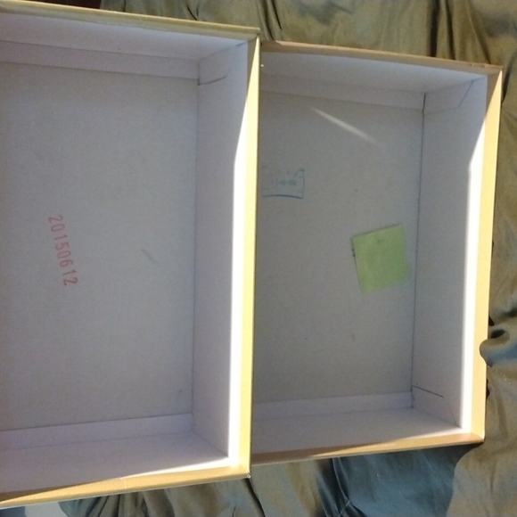 Michael kors shoe boxes one is eight and a half shoe box and the other was 9 med - Picture 8 of 14